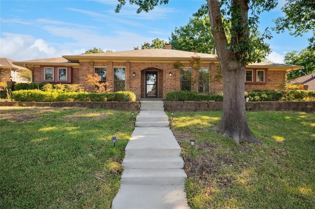 Property Photo: 2826 Club Meadow Drive TX 75043