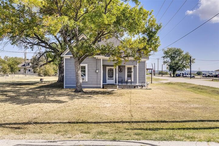 Photo de la propriété:  706 S Walnut Street  TX 76084 