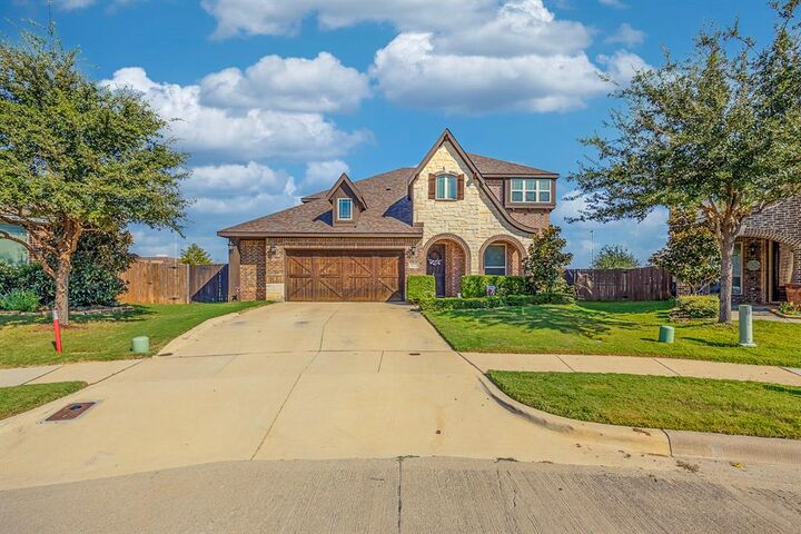 Property Photo: 10220 Fox Grove Court TX 76131
