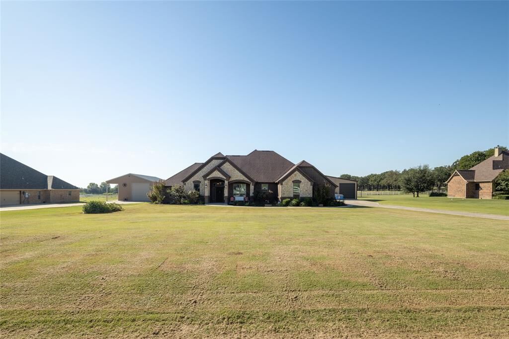 Property Photo: 177 Pack Saddle Trail TX 76088
