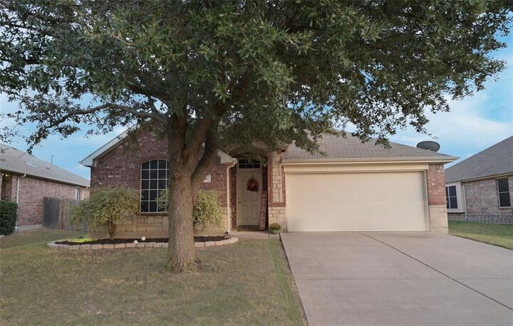 Property Photo:  741 W Bend Boulevard  TX 76028