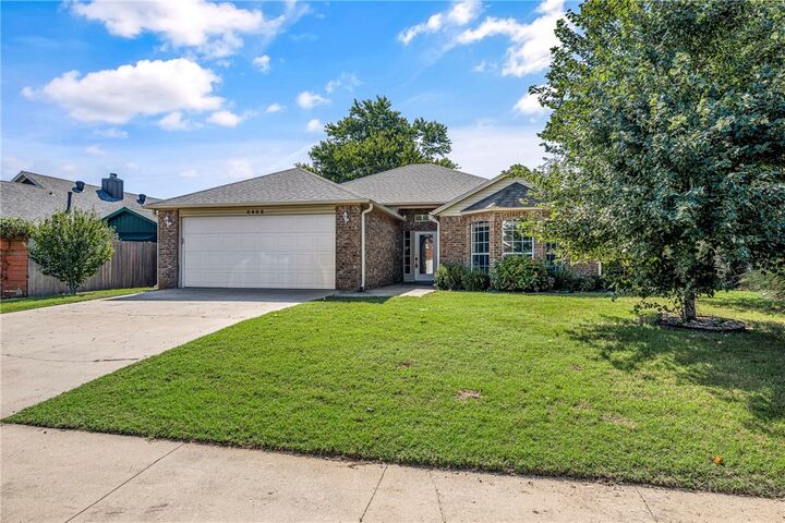 Property Photo: 3402 W Margaret Place AR 72756