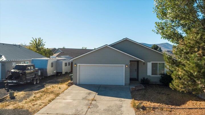 Property Photo: 546 E A Street OR 97734