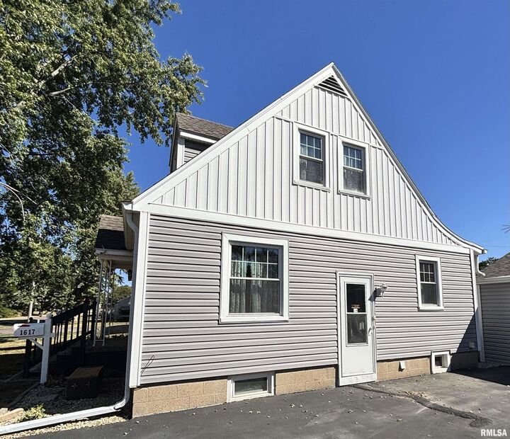 Property Photo: 1617 Indiana Drive IL 61401