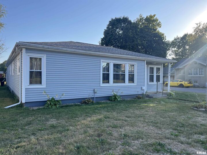 Property Photo: 1286 W Losey Street IL 61401