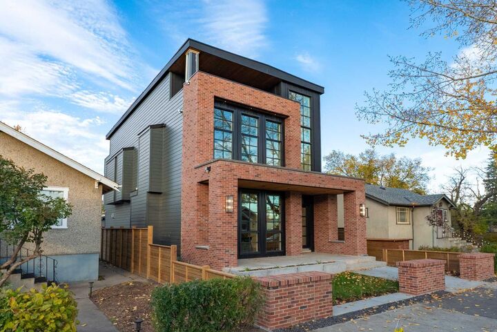 Property Photo:  1222 8 Avenue SE  AB T2G 0M7 