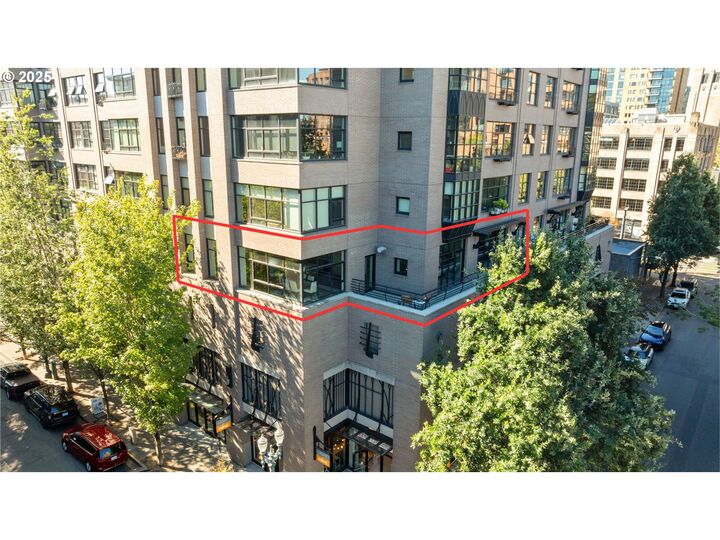 Property Photo:  333 NW 9th Ave 412  OR 97209 