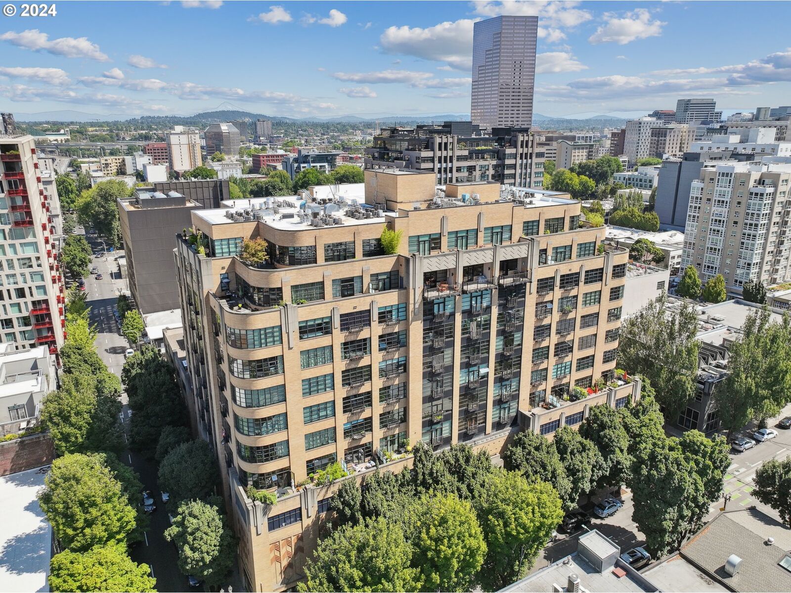 Property Photo:  420 NW 11th Ave 1206  OR 97209 