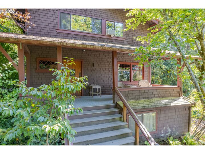 Property Photo: 2262 Birch Ln OR 97403