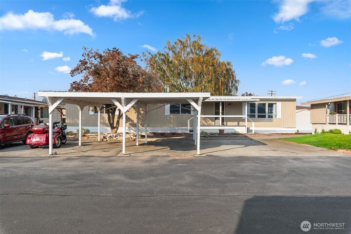 Property Photo: 1608 N Western Ave 3 WA 98801