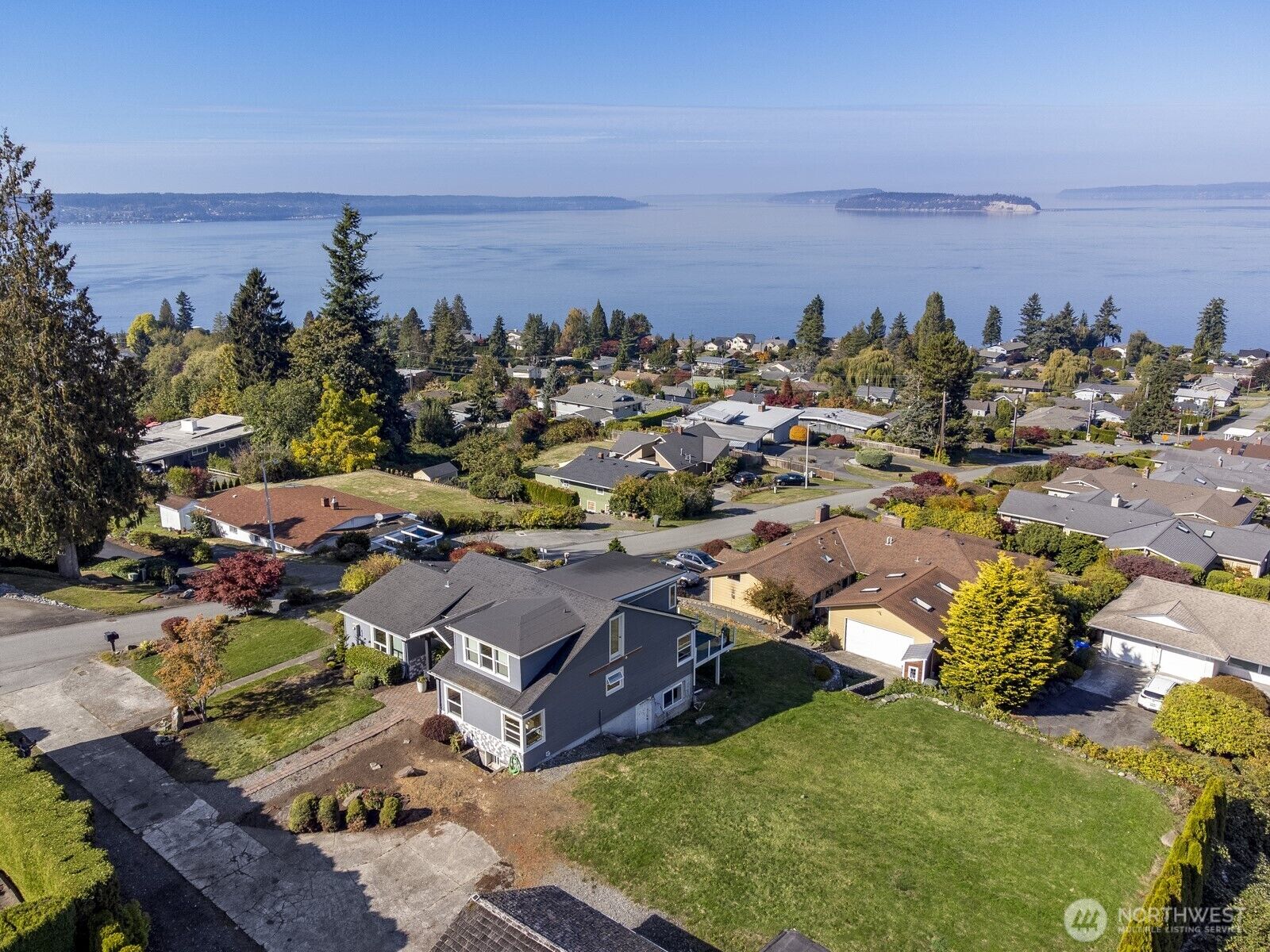 Property Photo: 5037 33rd Avenue W WA 98203