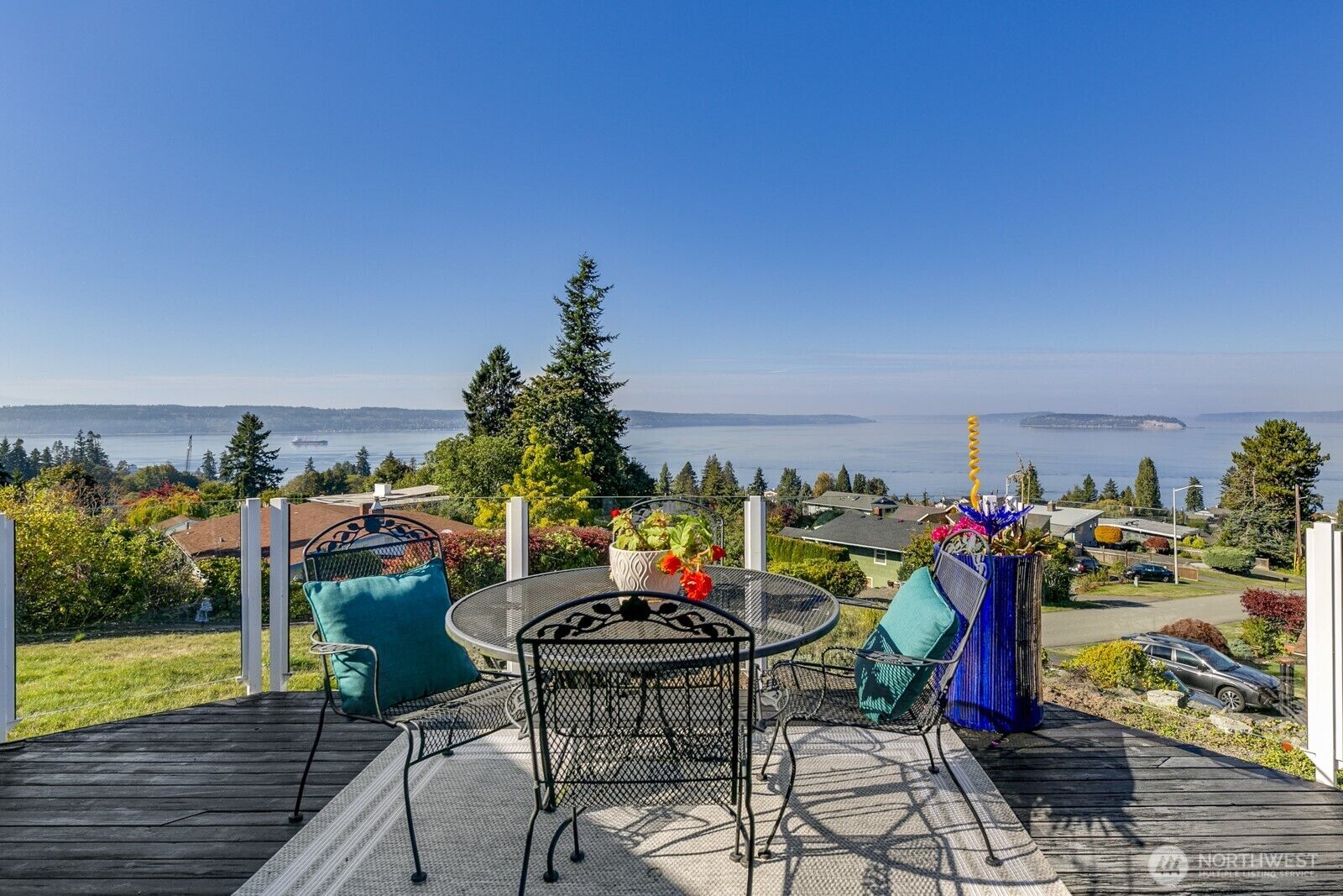 Property Photo: 5037 33rd Avenue W WA 98203