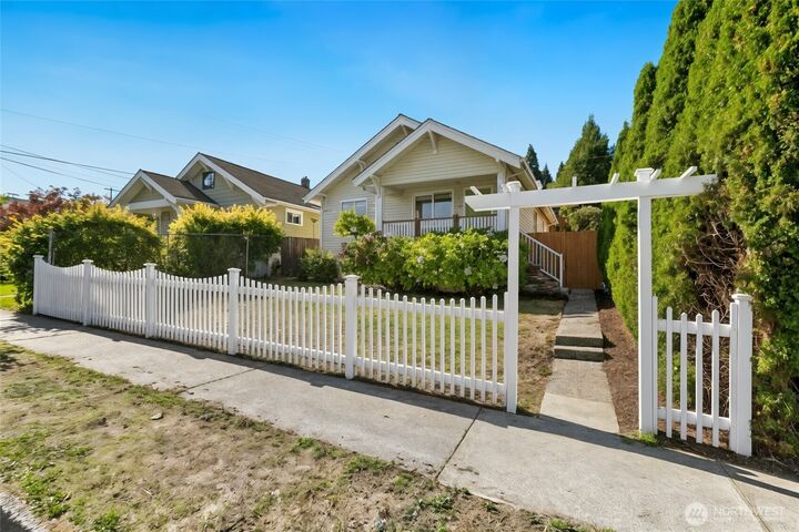 5006 N Winnifred Street  Ruston WA 98407 photo