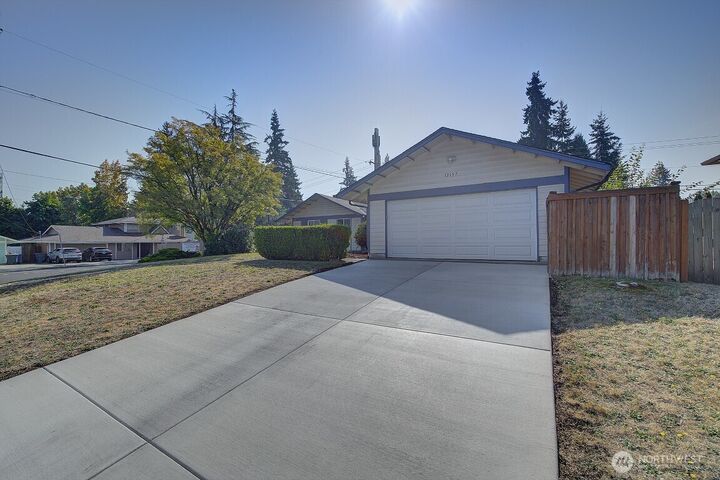 Property Photo:  12157 SE 68th Place  WA 98006 