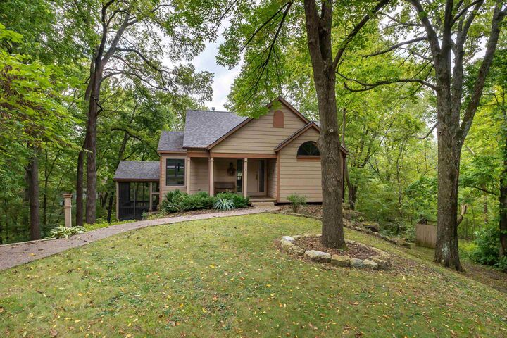 Property Photo: 10 Woodway Court IL 61036