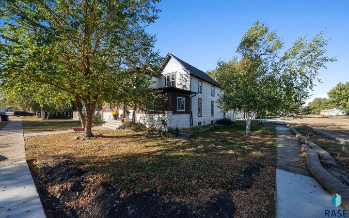 Property Photo: 297 N Cedar Ave SD 57053-2273