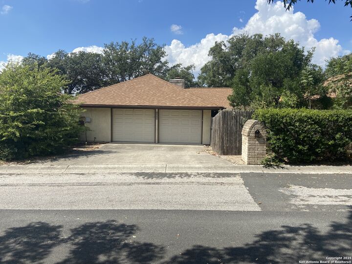 Property Photo:  10822 Royal Blf  TX 78239 