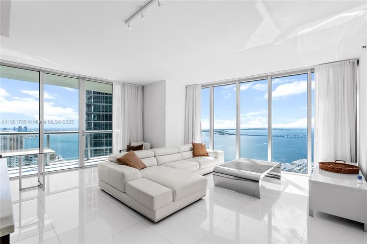 Property Photo:  485 Brickell Ave 4410  FL 33131 