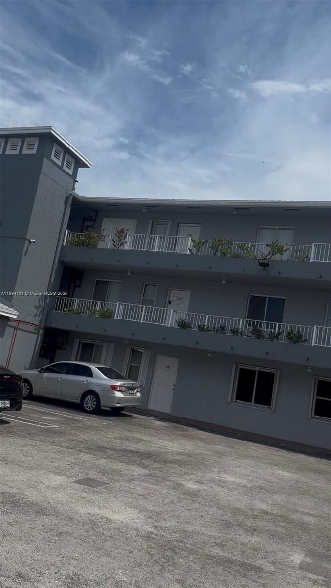 Property Photo: 1852 SW 7th St 109 FL 33135