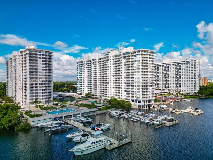 Property Photo: 18011 Biscayne Blvd 902 FL 33160