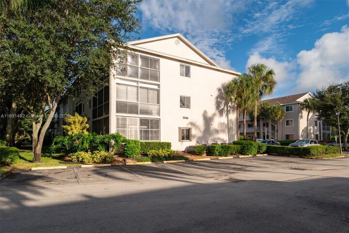 Property Photo: 5016 Rose Hill Dr 2303 FL 33437
