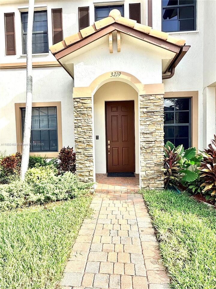 Property Photo: 3219 SE 5th Ct - FL 33033