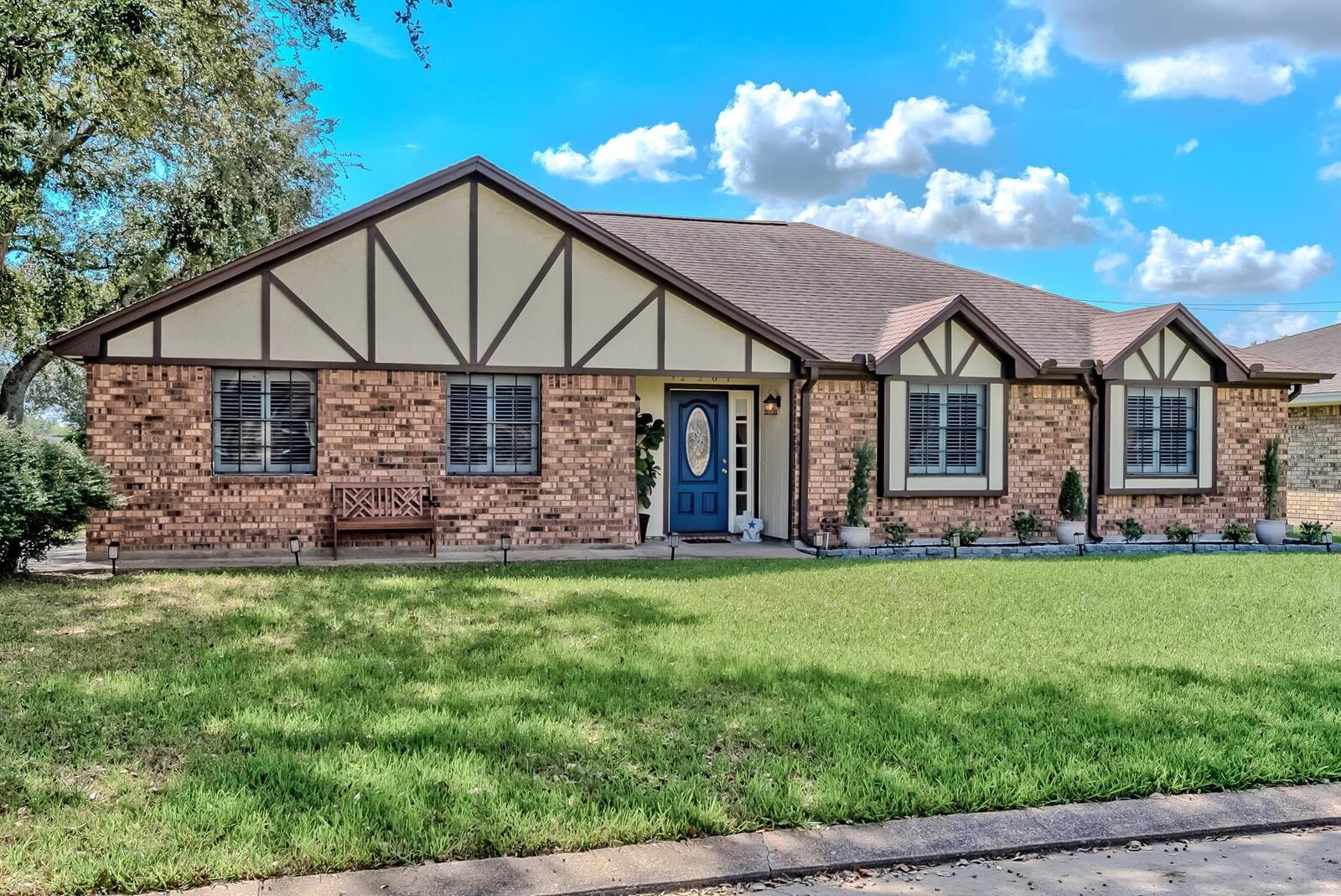 Property Photo:  2201 Friar Tuck Ln  TX 77619 