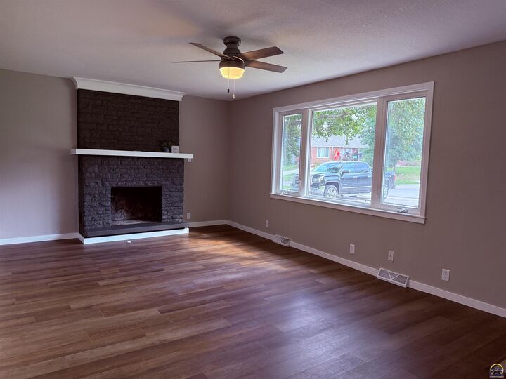 Property Photo: 1421 SW McAlister Ave KS 66604