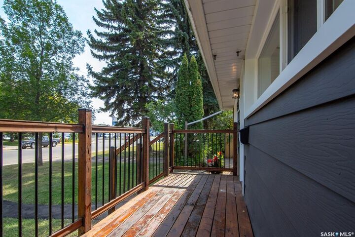Property Photo: 2526 Broadway Avenue SK S7J 0Z2