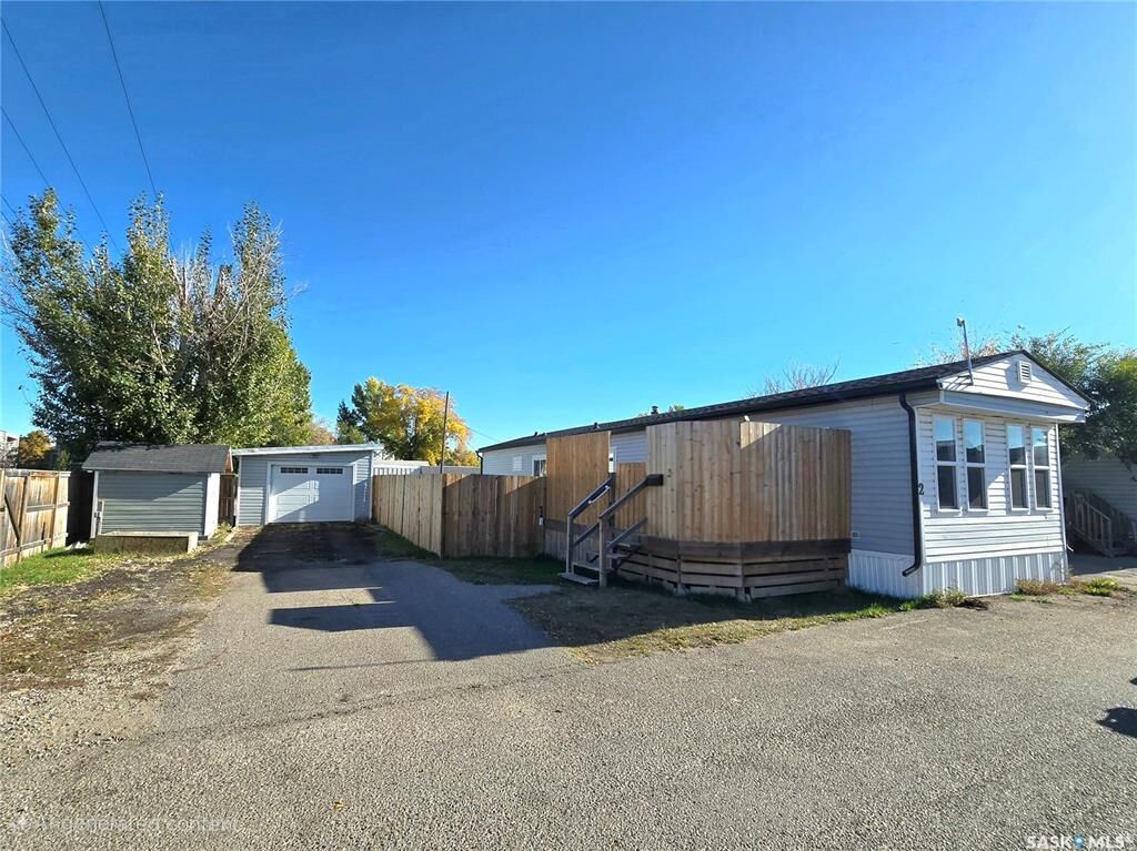 Property Photo: 219 Grant Street 2 SK S7N 2A5