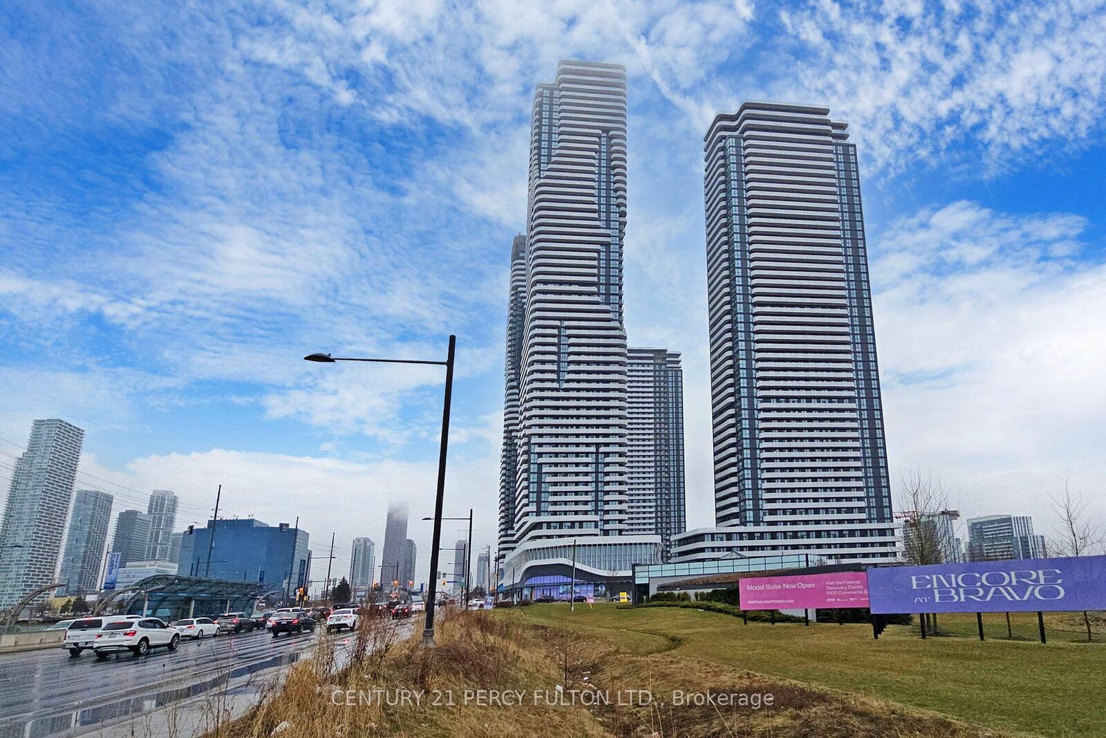 Photo de la propriété: 225 Commerce Street 2108 ON L4K 0P9