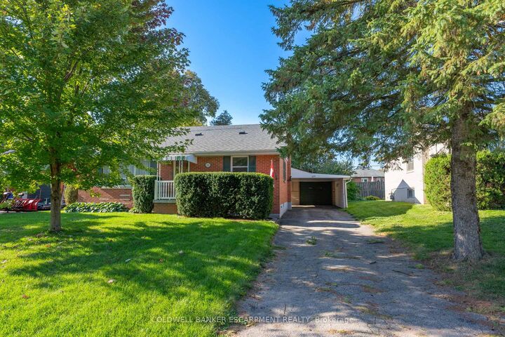 111 Elizabeth Drive  Halton Hills ON L7J 1B6 photo