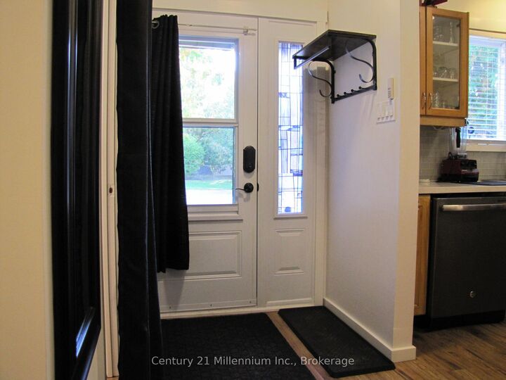 Property Photo: 11 Harbour Street W 341 ON L9Y 5B4