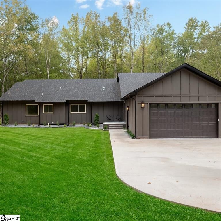 Property Photo: 134 Country Lakes Road SC 29642