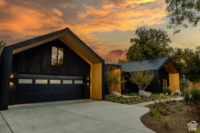 Property Photo: 2105 E Fardown Ave UT 84121
