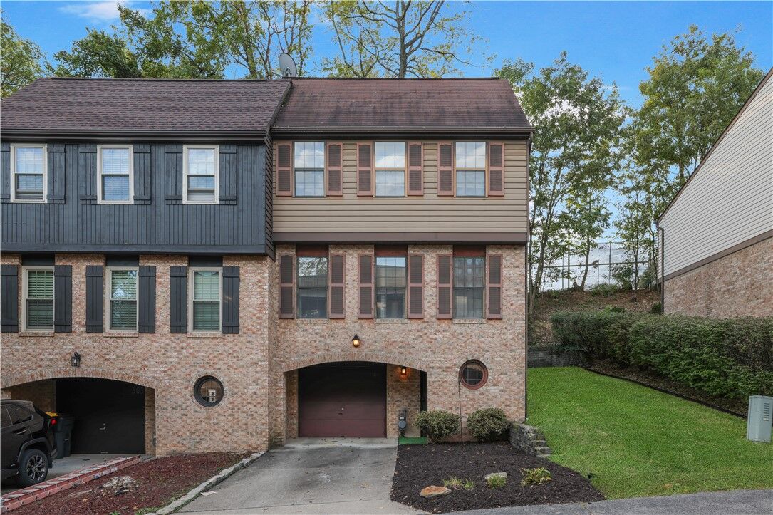 Property Photo:  304 Sonnybrook Ct  PA 15102 