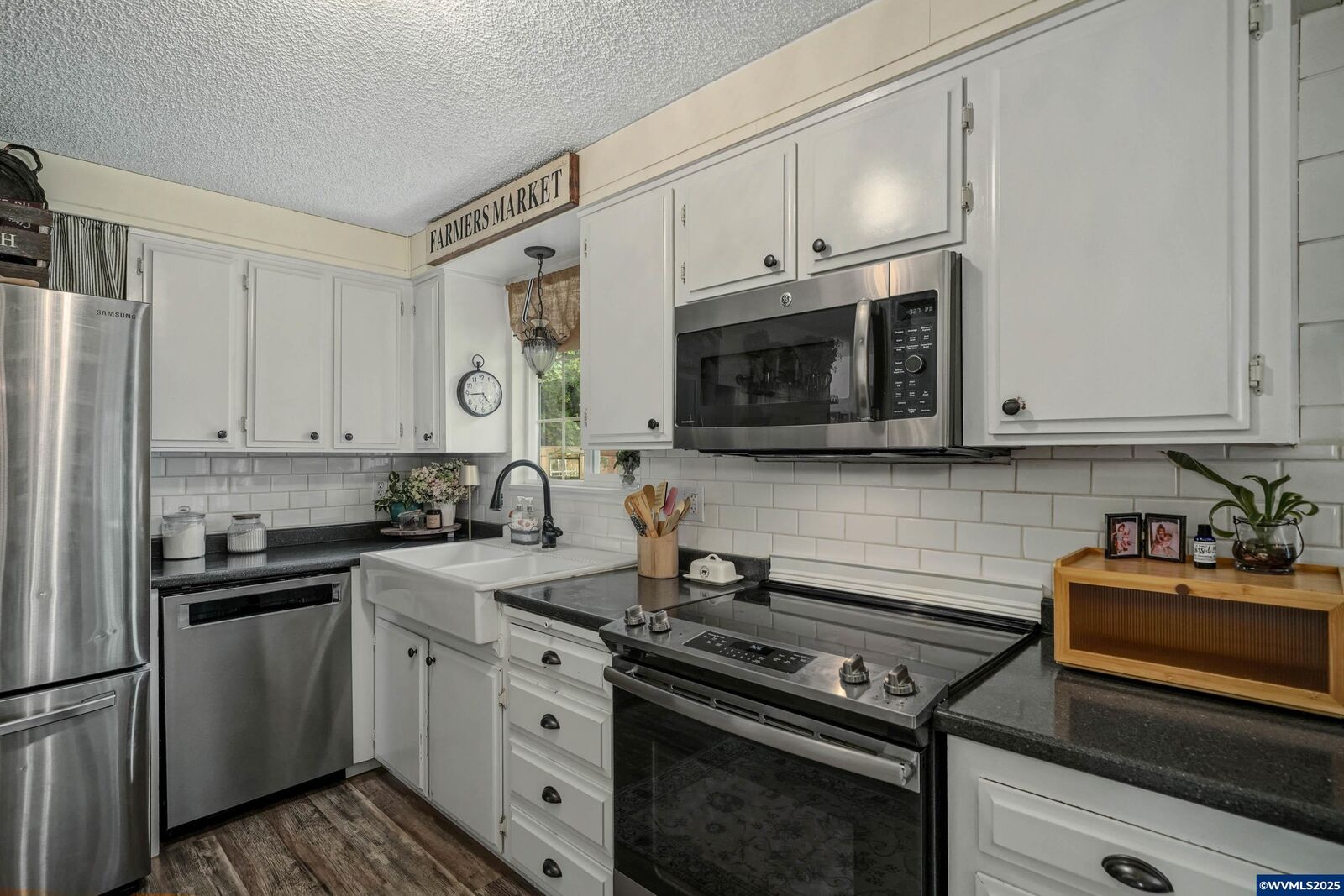 Property Photo: 3796 Hart Dr N OR 97303