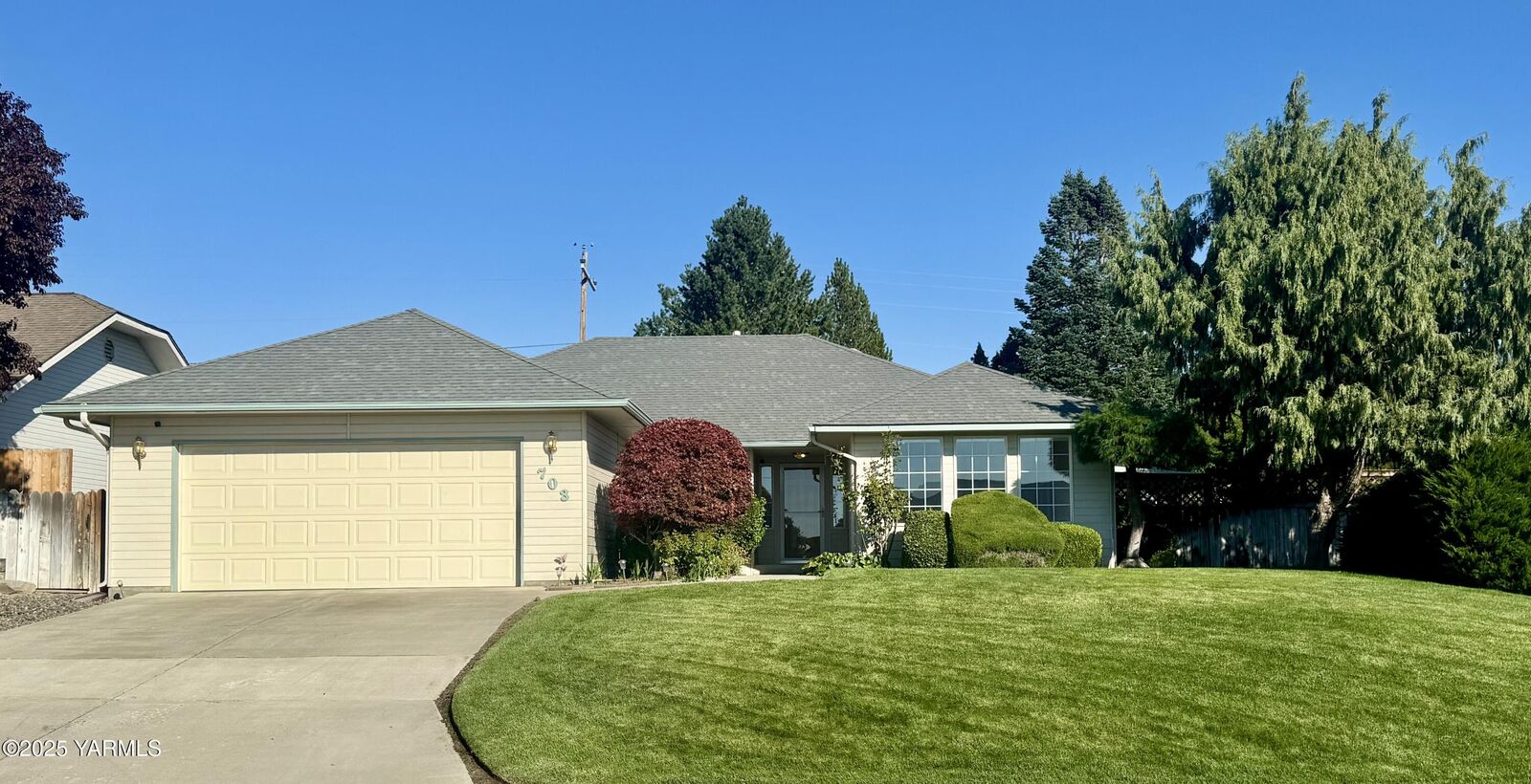 Property Photo: 703 N 57th St WA 98901
