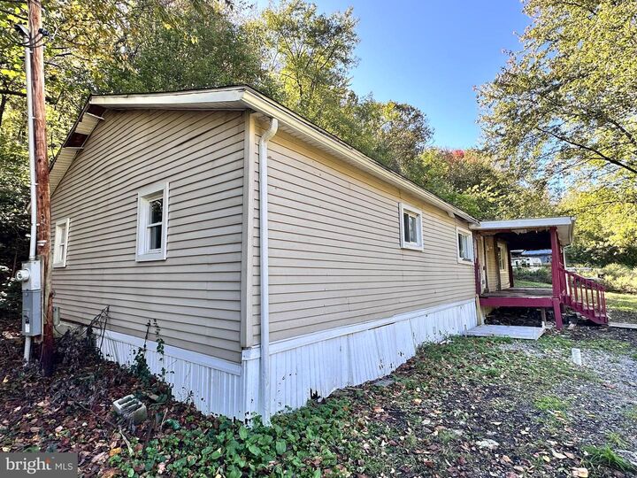 Property Photo: 152 Hawsbrick Street PA 17044