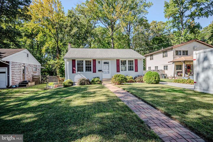 Property Photo: 806 Woodland Avenue DE 19808