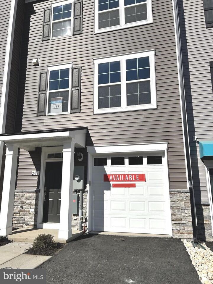 Property Photo: 206 Monteith Drive VA 22601