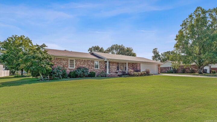 Property Photo:  1000 Oriole  AR 72405