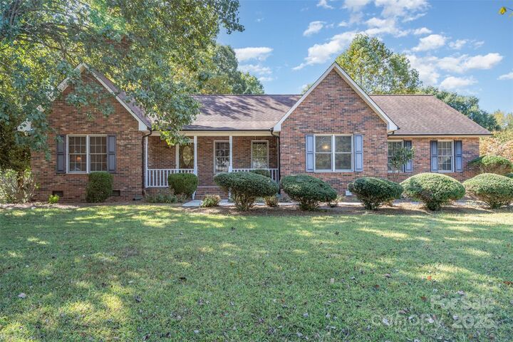 110 Robin Road  Lincolnton NC 28092 photo