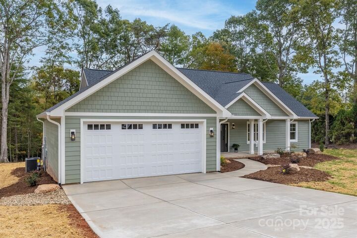 Property Photo: 1008 Faith Court NC 28655