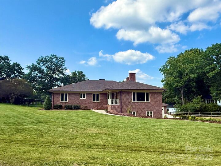 1419 Stoneyridge Drive  Charlotte NC 28214 photo