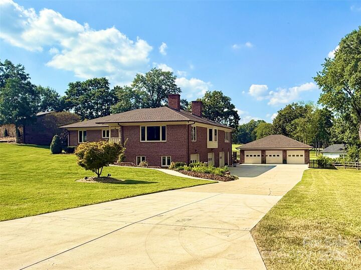 1419 Stoneyridge Drive  Charlotte NC 28214 photo