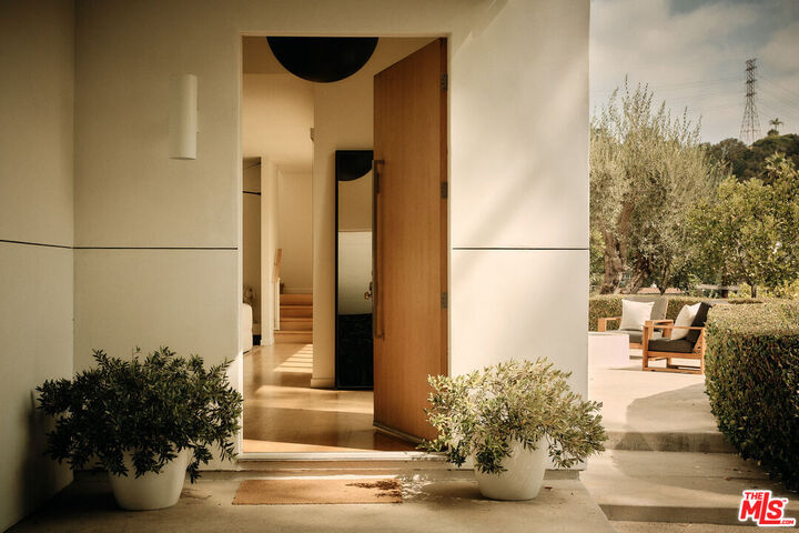 Property Photo:  2635 Carman Crest Dr  CA 90068 