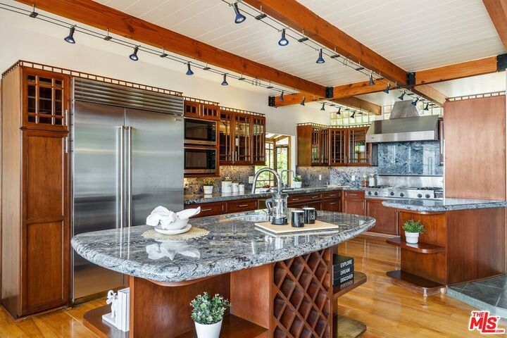 Property Photo: 3928 Clayton Ave CA 90027