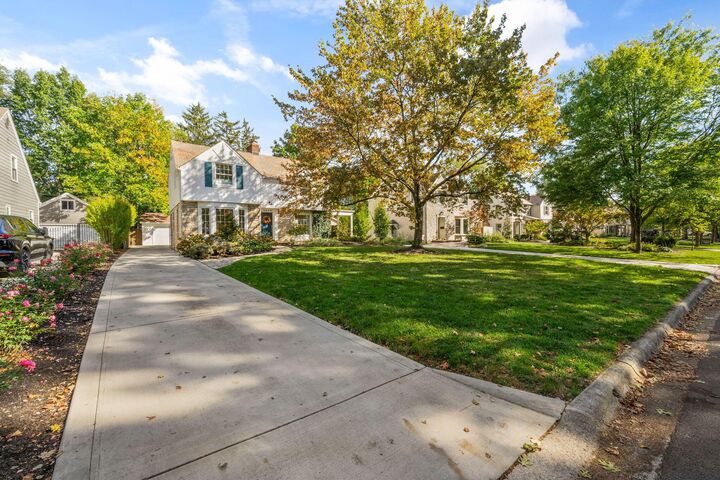 Property Photo: 2600 Henthorn Road OH 43221