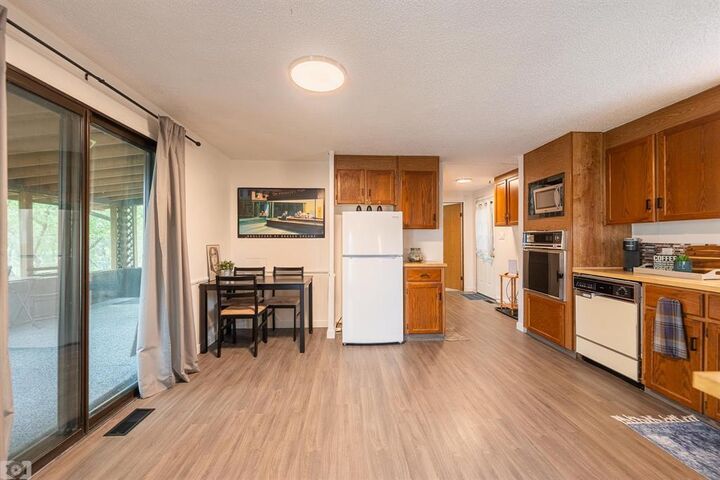 Property Photo: 39 Delta Crescent MB R1C 0G6